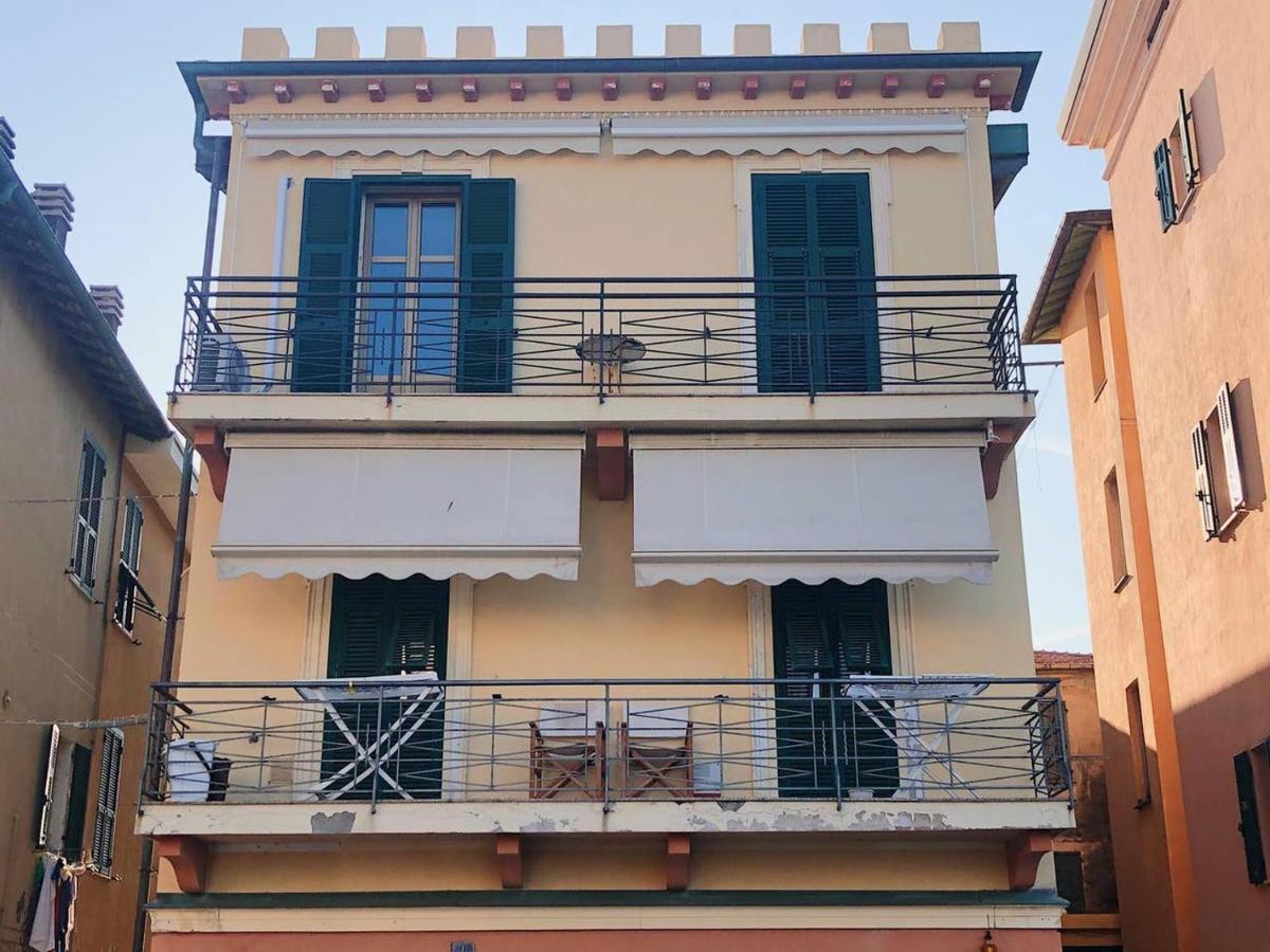 L'Eternita' E' Il Mare Mischiato Col Sole Rimbaud Apartment Ventimiglia Bagian luar foto