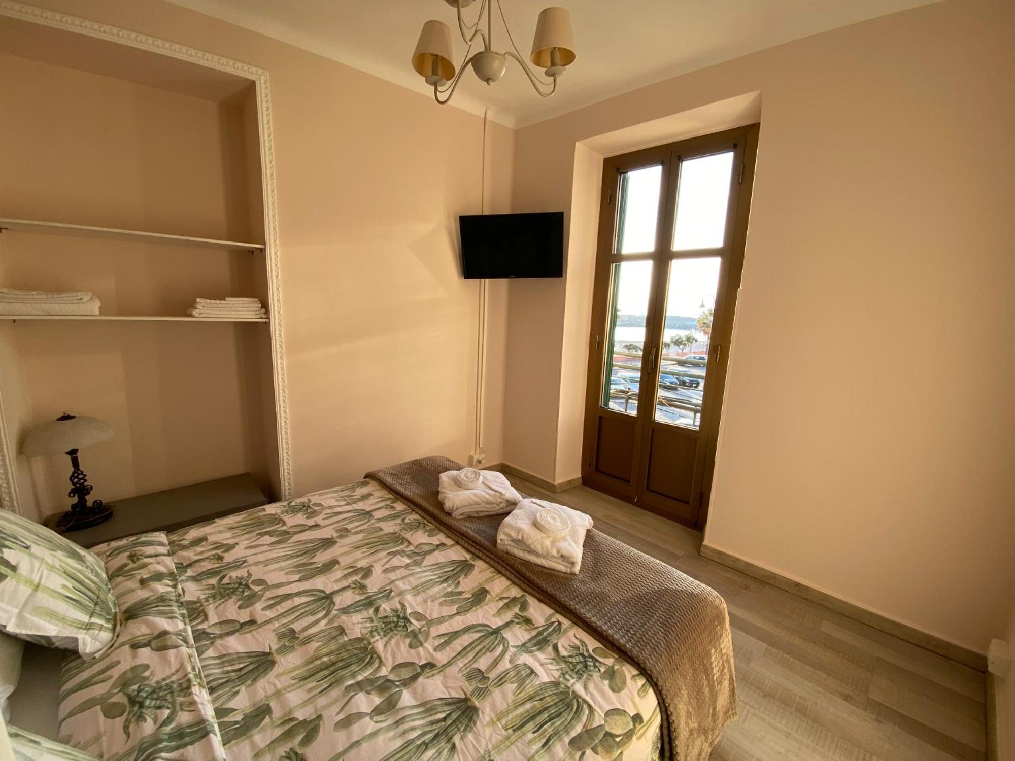 L'Eternita' E' Il Mare Mischiato Col Sole Rimbaud Apartment Ventimiglia Bagian luar foto